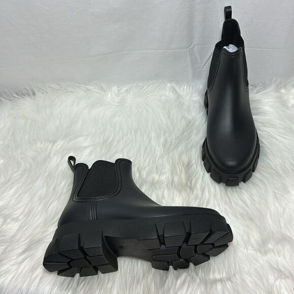 Jeffrey Campbell NWOT Lug Sole Chelsea Black Rain Booties Sz 10 - Picture 2 of 7